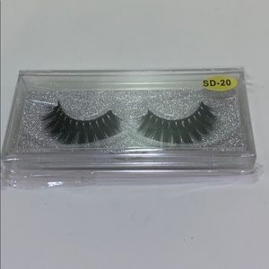 NEW!  Mink Eyelashes In Glitter Case